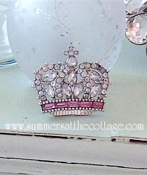 RACHEL ASHWELL SHABBY CHIC RHINESTONE CROWN CREST PINK JEWEL BROOCH PIN